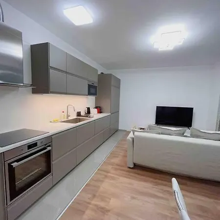 Spacious Rooms With Balcony And Garage Budapest Exterior photo