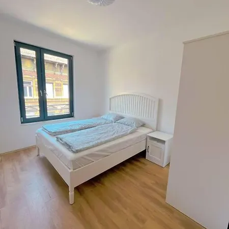 Spacious Rooms With Balcony And Garage Budapest Exterior photo