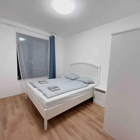 Spacious Rooms With Balcony And Garage Budapest Exterior photo