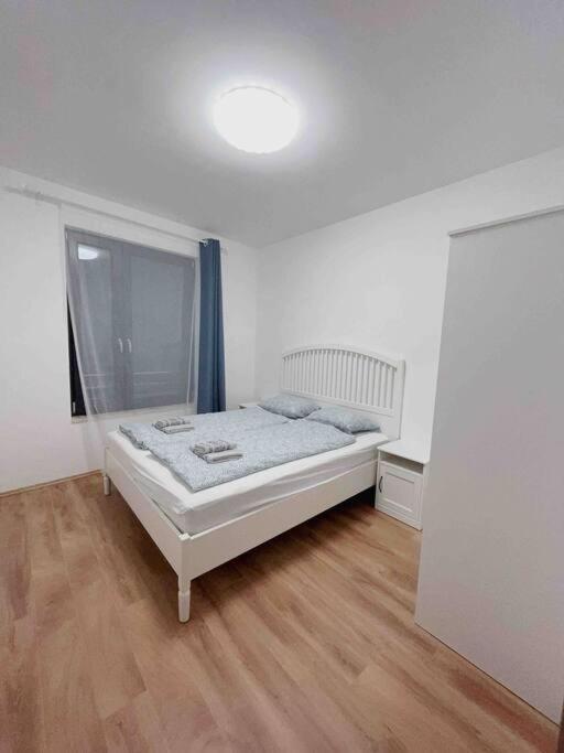 Spacious With Balcony And Garage Appartement *
